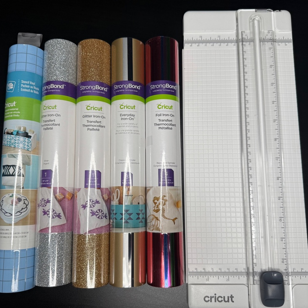 Cricut StrongBond Iron-On Vinyl Bundle with Glitter and Metallics / cutter
